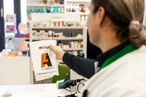 Kuka kontrolloi ja arvioi lääkehoitoa?